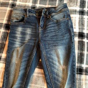 Distressed skinny jeans